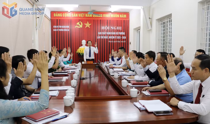 Hội nghị Ban Chấp hành Đảng bộ phường Hồng Gai lần thứ nhất.