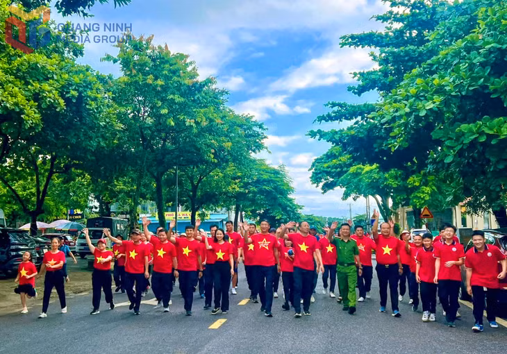 Tại các địa phương trong tỉnh cũng diễn ra các hoạt động hưởng ứng sôi động. Cán bộ, nhân dân xã Đường Hoa rực rỡ trong sắc áo đỏ tại sự kiện.