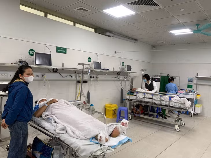 Bảo đảm kinh phí phục vụ hoạt động khám chữa bệnh BHYT cho nhân dân - Ảnh: VGP/HM