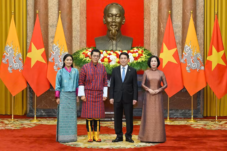 Chủ tịch nước Lương Cường và phu nhân cùng Quốc vương Bhutan và Hoàng hậu. (Ảnh: THỦY NGUYÊN)