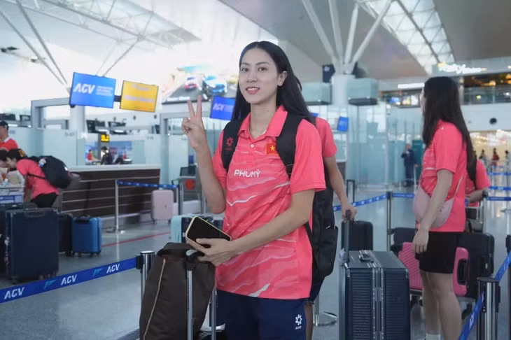Tuyển bóng chuyền nữ Việt Nam lên đường sang Thái Lan dự giải vô địch thế giới ảnh 2