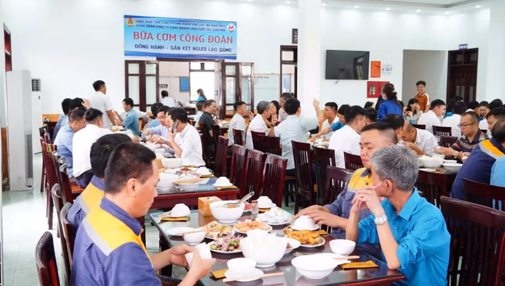 Tổ chức “Bữa cơm Công đoàn” năm 2025 cho đoàn viên công đoàn, CNLĐ toàn Công ty "Đồng hành - Gắn kết người lao động".