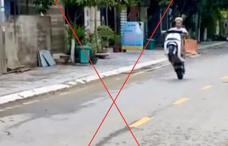 Hành vi bốc đầu xe điện gây nguy hiểm. Ảnh: Công an Lào Cai
