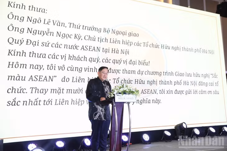Đại sứ Malaysia tại Việt Nam Dato' Tan Yang Thai phát biểu tại sự kiện. (Ảnh: KHÁNH LAN)