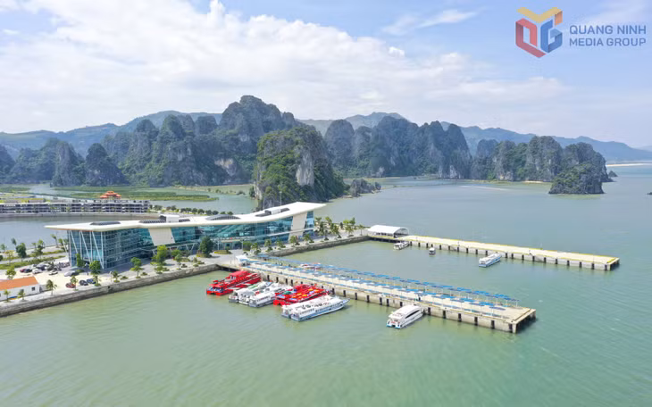 Bến cảng cao cấp Ao Tiên do Công ty TNHH MTV Du lịch Mai Quyền đầu tư.