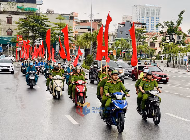 Các lực lượng tham gia tổ chức diễu hành trên Quốc lộ 18.