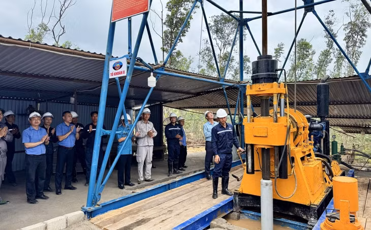 Công ty CP Địa chất mỏ khởi công lỗ khoan GK289 thuộc Dự án hợp tác thăm dò, khảo sát năm 2025 giữa TKV với JOGMEC (Nhật Bản). Ảnh: Đơn vị cung cấp.