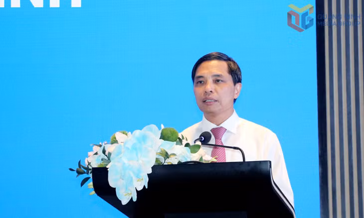 Đồng chí Vũ Văn Diện, Phó Chủ tịch Thường trực UBND tỉnh, phát biểu tại buổi gặp mặt.