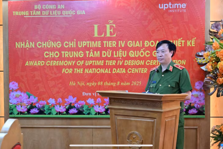 Thiếu tướng Nguyễn Ngọc Cương, Giám đốc Trung tâm Dữ liệu quốc gia phát biểu tại Lễ nhận chứng chỉ.