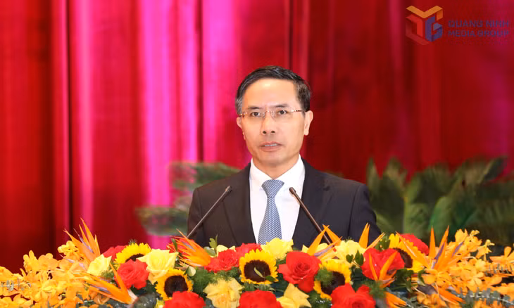 Đồng chí Phạm Đức Ấn, Phó Bí thư Tỉnh ủy, Chủ tịch UBND tỉnh, phát biểu tại Đại hội.
