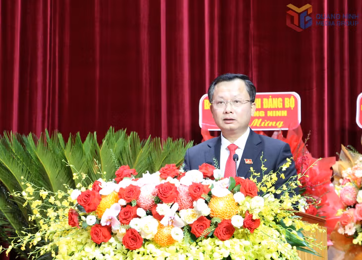 Đồng chí Cao Tường Huy, Bí thư Đảng ủy đặc khu Vân Đồn, phát biểu tại Đại hội.