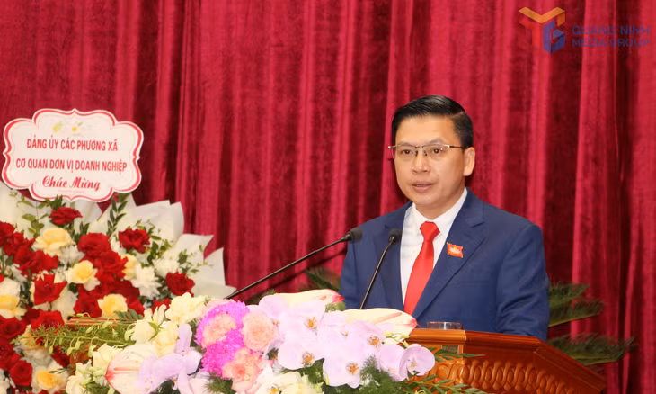 Đồng chí Đinh Ngọc Chiến, Bí thư Đảng ủy phường Cửa Ông, phát biểu tại đại hội.