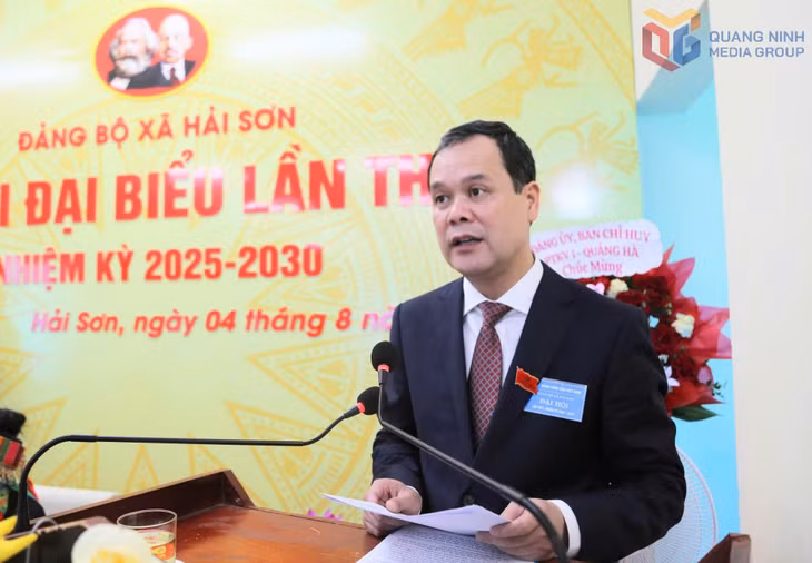 Đồng chí Điệp Văn Chiến, Uỷ viên BTV, Trưởng Ban Nội chính Tỉnh uỷ phát biểu chỉ Đại hội