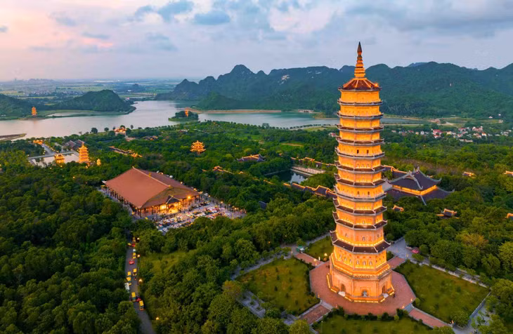 Chùa Bái Đính vừa vinh dự được TripAdvisor - Nền tảng du lịch uy tín hàng đầu thế giới, vinh danh trao giải thưởng danh giá. Ảnh: Hà Phương