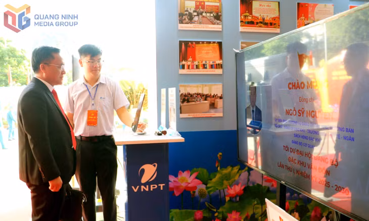 Đại hội ứng dụng công nghệ số điểm danh đại biểu chính thức và cung cấp tài liệu phục vụ đại biểu dự đại hội.