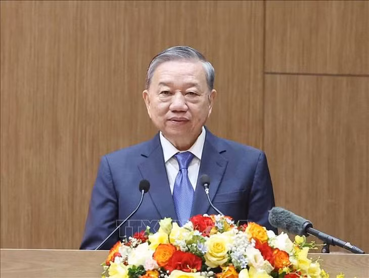 Tổng Bí thư Tô Lâm nêu rõ, Đại hội Thi đua “Vì an ninh Tổ quốc” lần thứ IX là dịp đánh giá lại, trao đổi kinh nghiệm, chia sẻ suy nghĩ, tình cảm và những hành động thực hiện các phong trào thi đua của các cán bộ, chiến sĩ CAND và của lực lượng an ninh trật tự tại cơ sở - Ảnh: TTXVN