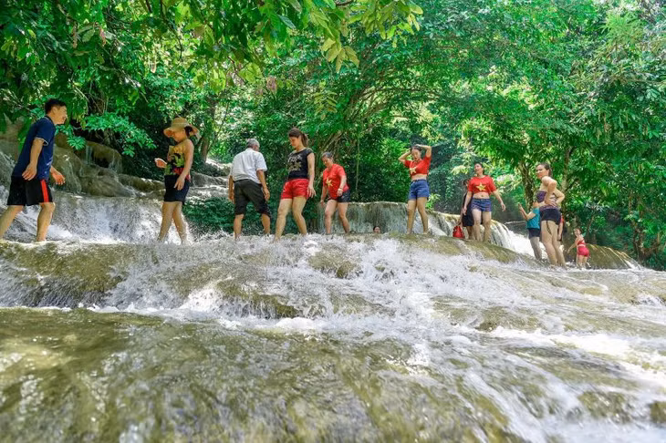 Vào dịp Quốc khánh hàng năm, có hàng nghìn du khách đã chọn nơi này là điểm đến, tận hưởng kỳ nghỉ lễ cùng gia đình. Ảnh: Quách Du