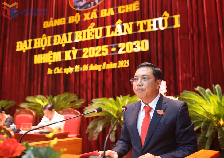 Đồng chí Bùi Văn Lưu Bí thư Đảng ủy xã Ba Chẽ, nhiệm kỳ 2025-2030 phát biểu tại Đại hội.