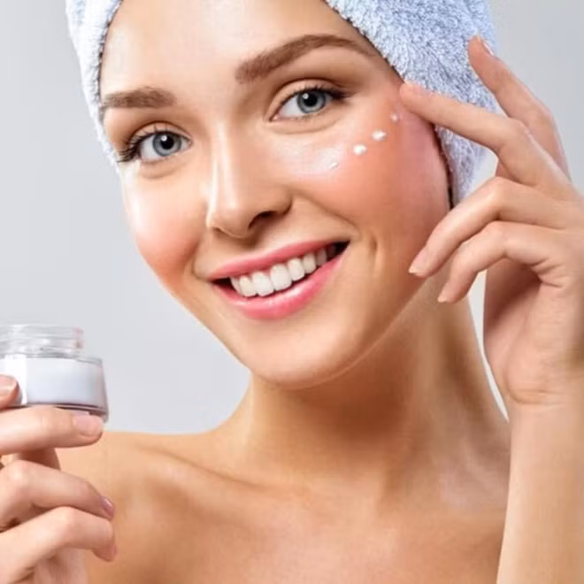 Dưỡng ẩm nhẹ nhàng giúp duy trì độ mềm mại và cân bằng cho da