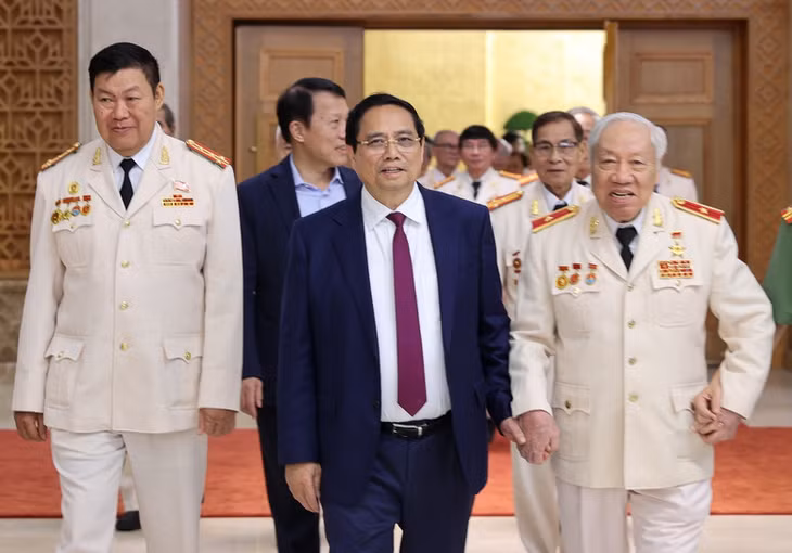 Thủ tướng Phạm Minh Chính gặp mặt, tri ân Ban Liên lạc Công an chi viện chiến trường miền Nam - Ảnh: VGP/Nhật Bắc