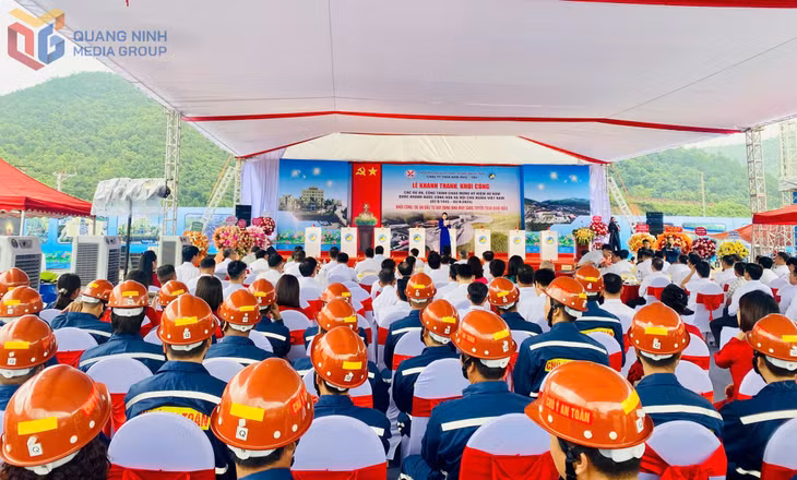Quang cảnh lễ khởi công.