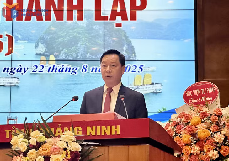 Đồng chí Lê Văn Ánh, Phó Chủ tịch UBND tỉnh phát biểu tại lễ kỷ niệm.