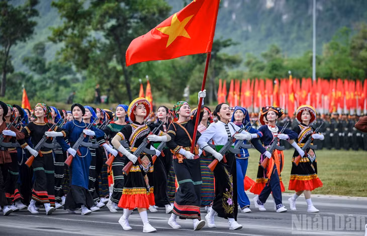 Những bước chân hào hùng.