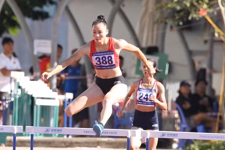 Quách Thị Lan thắng dễ nội dung 400m rào - Ảnh: ĐĂNG KHOA