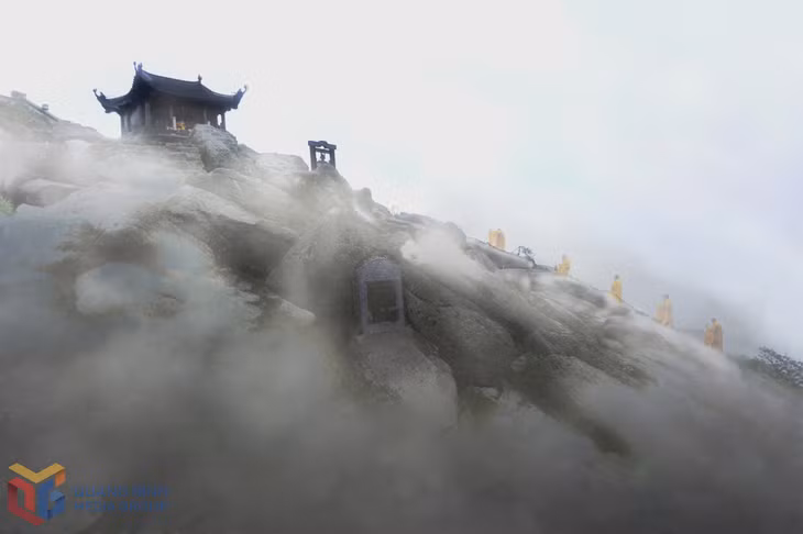 Sương sớm chùa Đồng.