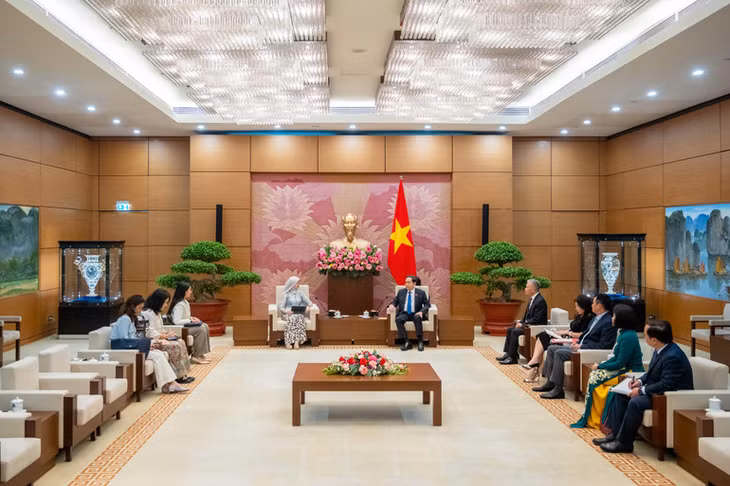 Chủ tịch Quốc hội Trần Thanh Mẫn tiếp Tổng Thư ký AIPA Siti Rozaimeriyanty Dato Haji Abdul Rahman. (Ảnh: DUY LINH)