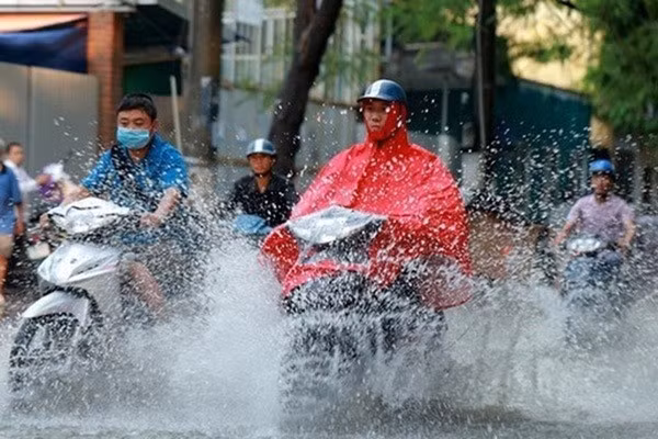 Miền Bắc cao điểm mưa lớn khi áp thấp nhiệt đới tiến sát bờ.