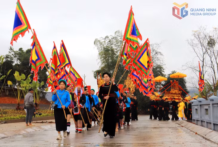 Lễ hội đình Lục Nà, một lễ hội được tổ chức quy củ, thu hút đông đảo du khách mỗi dịp đầu năm.