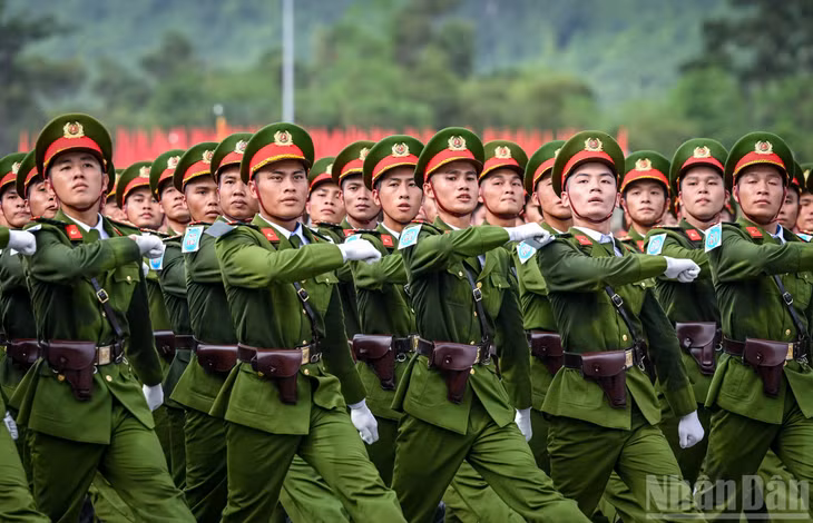 Lực lượng Công an tham gia diễu binh, diễu hành.