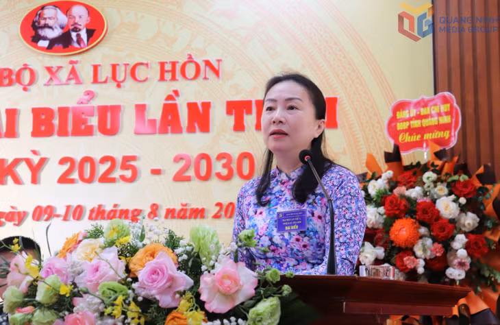 Đồng chí Vi Ngọc Bích, Ủy viên Ban Thường vụ Tỉnh uỷ, Phó Chủ tịch Thường trực HĐND tỉnh, phát biểu tại đại hội.