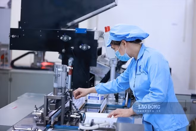 Mức lương tối thiểu tháng và mức lương tối thiểu giờ được đề xuất tăng từ ngày 1.1.2026. Ảnh: Trần Vương