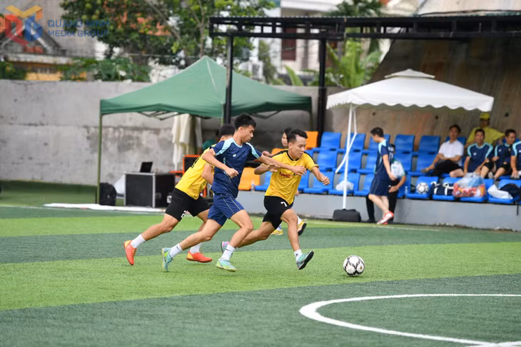 Trận đấu giành Cúp Bạc căng thẳng giữa Báo Nông thôn Ngày nay và FC Hội Nhà báo - Báo và Phát thanh, Truyền hình Quảng Ninh.