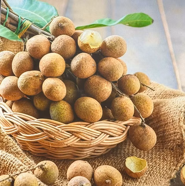 Quả nhãn có lợi cho sức khỏe nhưng một số nhóm người nên hạn chế hoặc tránh ăn để không gây hại cho sức khỏe.