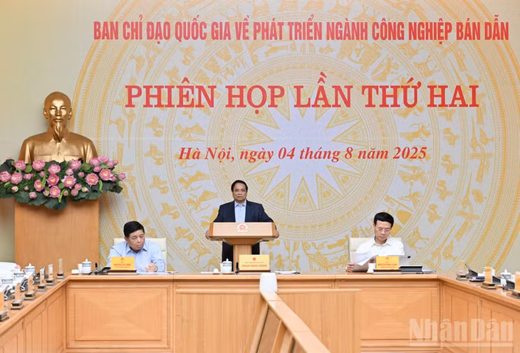 Thủ tướng Chính phủ Phạm Minh Chính chủ trì Phiên họp lần thứ hai Ban Chỉ đạo Quốc gia về phát triển ngành công nghiệp bán dẫn (Ảnh: Trần Hải).
