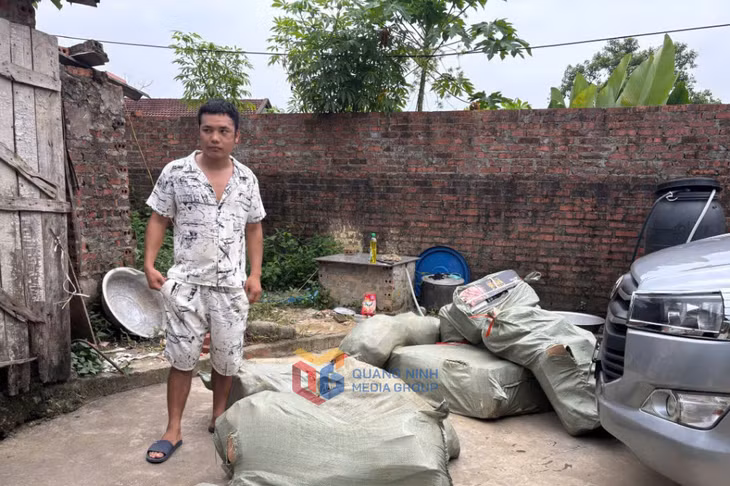 Đối tượng vận chuyển hàng không rõ nguồn gốc xuất xứ bị Đội tuần tra, kiểm soát của Đồn Biên phòng Quảng Đức bắt giữ.