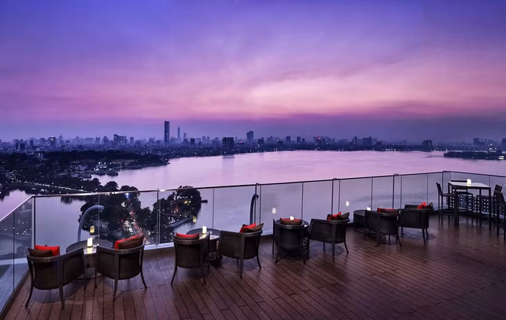 Từ tầng 20 của khách sạn Pan Pacific Hanoi du khách có thể ngắm trọn màn bắn pháo hoa tại hồ Tây tối 2/9. Ảnh: Khách sạn cung cấp