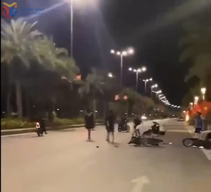 Hình ảnh nhóm của Đỗ Đăng Khoa, Nguyễn Nam Anh đánh nhau với một nhóm thanh thiếu niên khác, gây rối trật tự công cộng rạng sáng ngày 14/8.