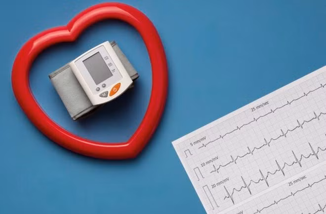 Chủ động quản lý cholesterol cao giúp bảo vệ tim mạch. Ảnh: Thùy Dương