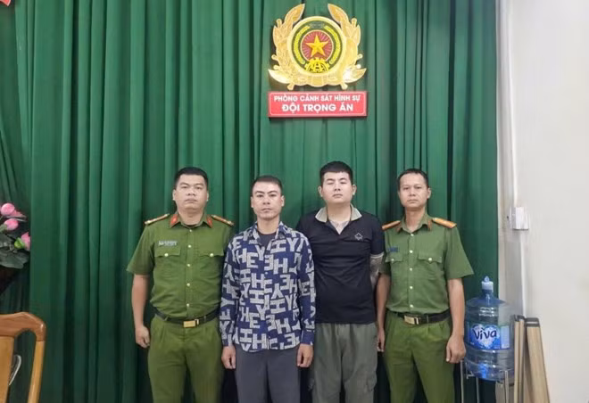 Hai đối tượng Hoàng Ngọc Sơn và Cao Thanh Lập chuyên cho vay online, ép khách quay clip khỏa thân, bị cơ quan công an bắt giữ. Ảnh: Công an cung cấp