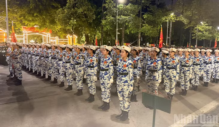 Tất cả đều thể hiện tinh thần nghiêm túc, kỷ luật và quyết tâm cao.