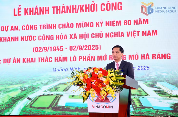 Đồng chí Vũ Văn Diện, Phó Chủ tịch Thường trực UBND tỉnh phát biểu tại buổi lễ.