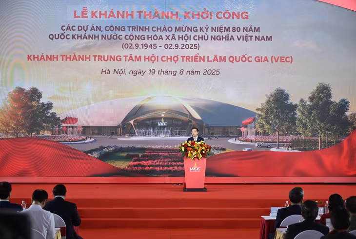 Ông Nguyễn Việt Quang, Phó Chủ tịch kiêm Tổng Giám đốc Tập đoàn Vingroup phát biểu.