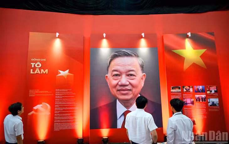 Khắc họa chân dung, cuộc đời, sự nghiệp và vai trò của các Tổng Bí thư Đảng Cộng sản Việt Nam.