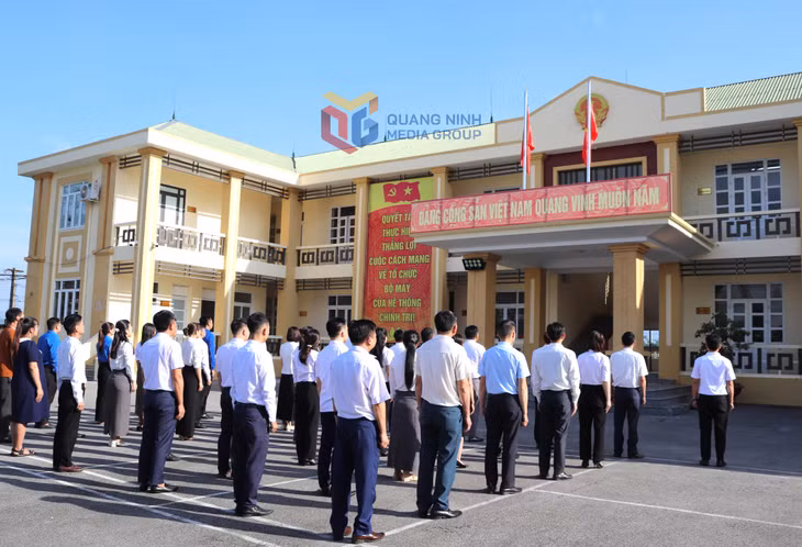 Xã Quảng Tân thực hiện nghi lễ chào cờ đầu tuần 
