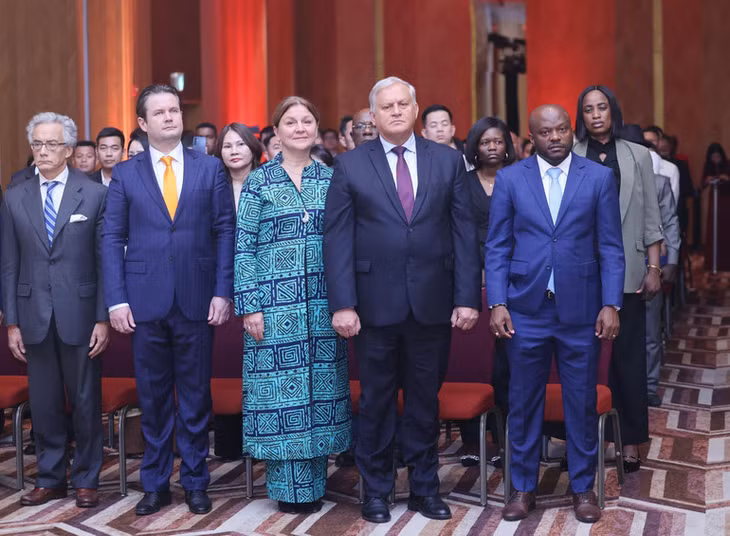 Đại biểu các nước dự Lễ kỷ niệm 50 năm thiết lập quan hệ ngoại giao Việt Nam-Angola. (Ảnh: Lâm Khánh/TTXVN)