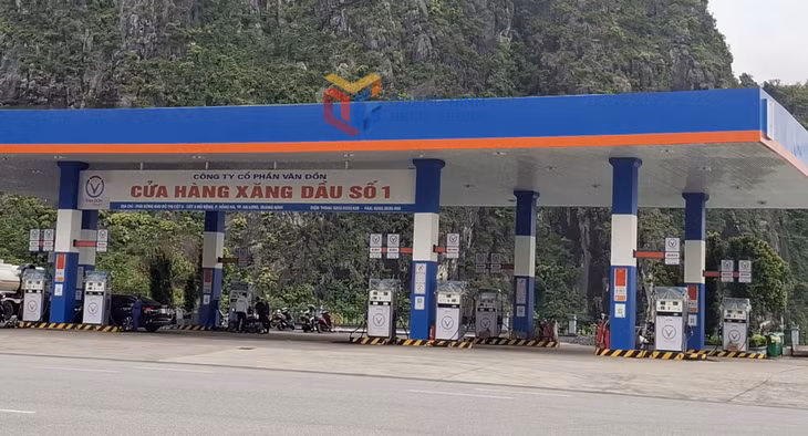 Cửa hàng xăng dầu số 1 thuộc Công ty CP Vân Đồn tại địa bàn Khu phố 6 luôn được mô hình PCCC tự quản phối hợp với nhân viên cây nâng cao công tác phòng ngừa cháy nổ trong quá trình kinh doanh.